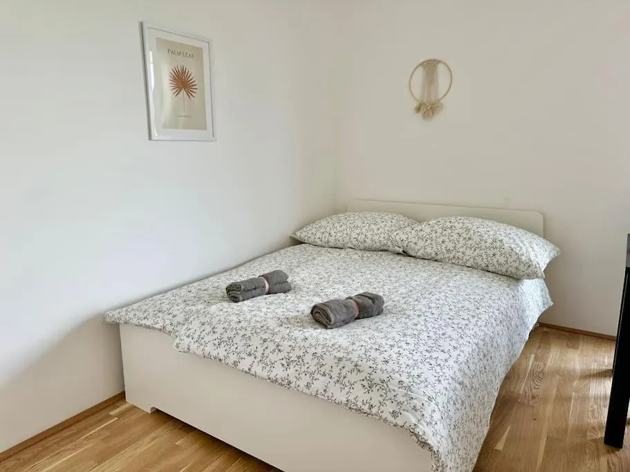 Modern Danube Apartment With Balcony & Free Parking Vienna