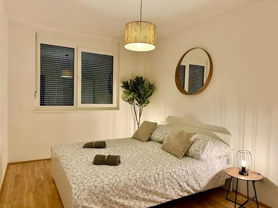 Modern Danube Apartment With Balcony & Free Parking Vienna Austria