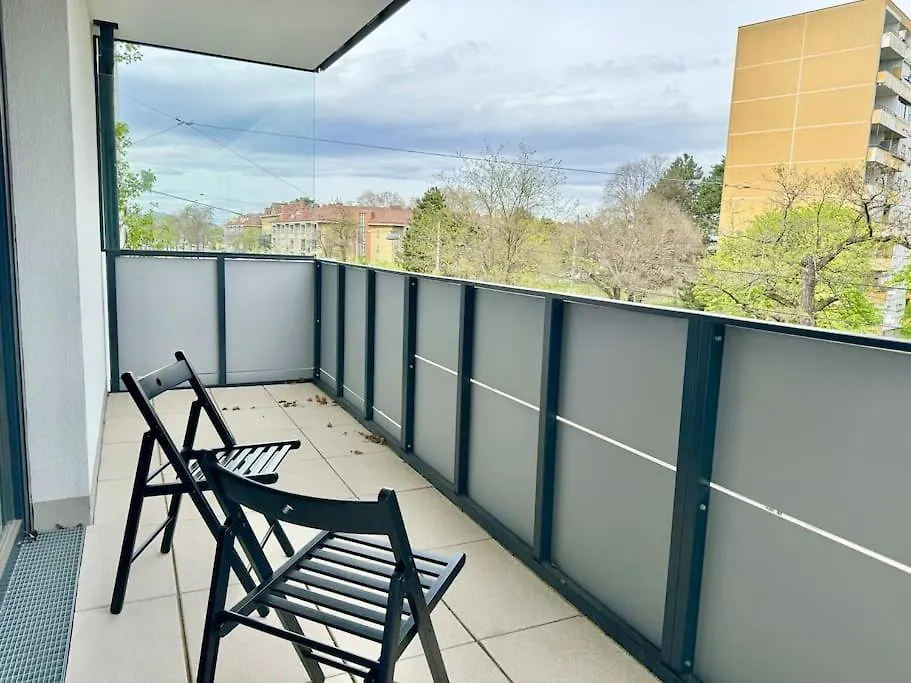Modern Danube Apartment With Balcony & Free Parking Vienna
