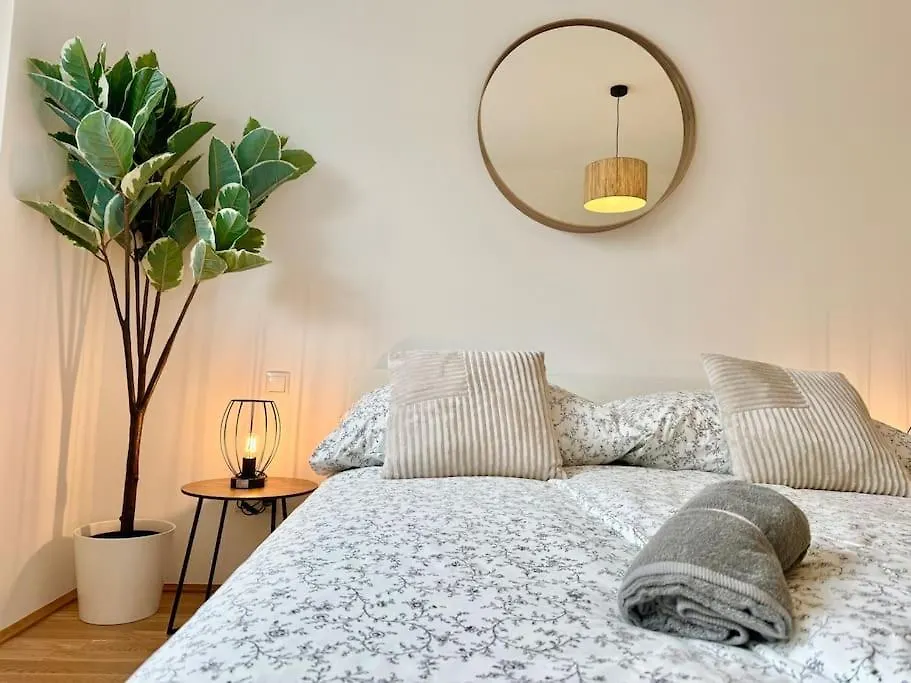 Modern Danube Apartment With Balcony & Free Parking Vienna